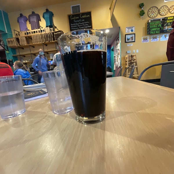Photo taken at Moonlight Pizza &amp; Brewpub by Stephen W. on 5/30/2021