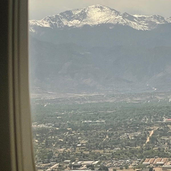รูปภาพถ่ายที่ Colorado Springs Airport โดย Stephen W. เมื่อ 5/29/2022