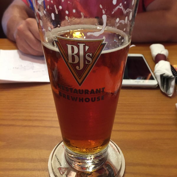 Photo taken at BJ&#39;s Restaurant &amp; Brewhouse by Korhan T. on 9/7/2015