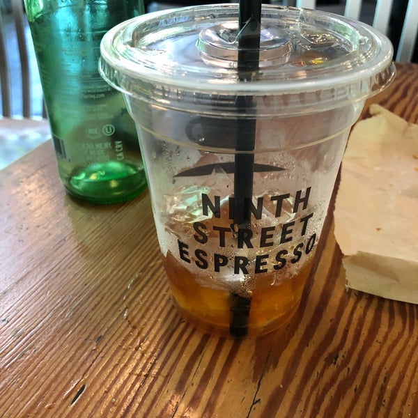 6/9/2018 tarihinde Andrew F.ziyaretçi tarafından Ninth Street Espresso'de çekilen fotoğraf