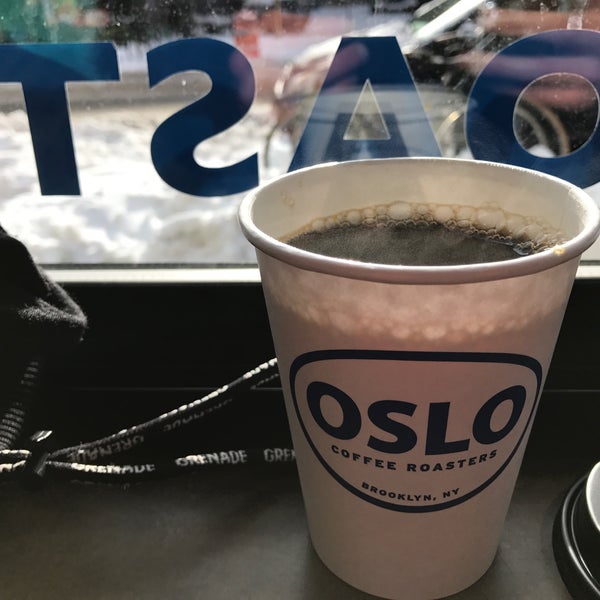 Foto tirada no(a) Oslo Coffee Roasters por Andrew F. em 3/15/2017
