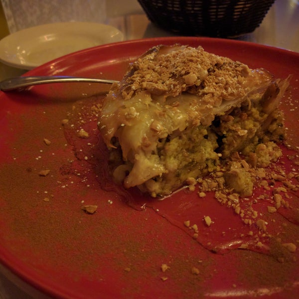 The bastilla appetizer is really good (almost like a pie stuffed with chicken)