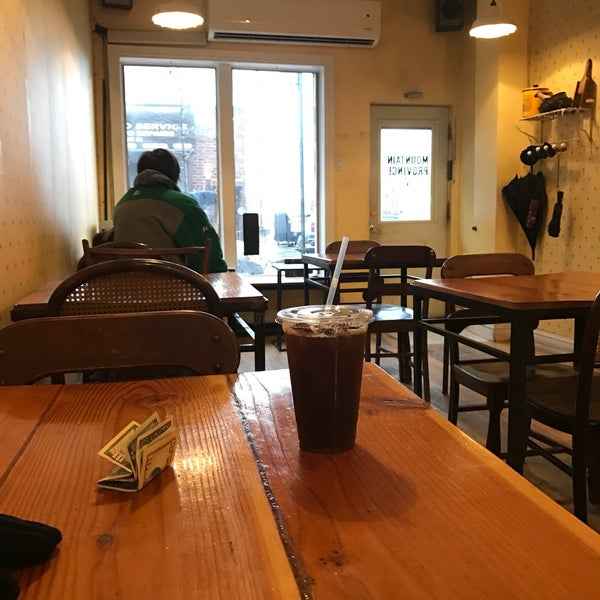 Tons of seating and awesome cold brew