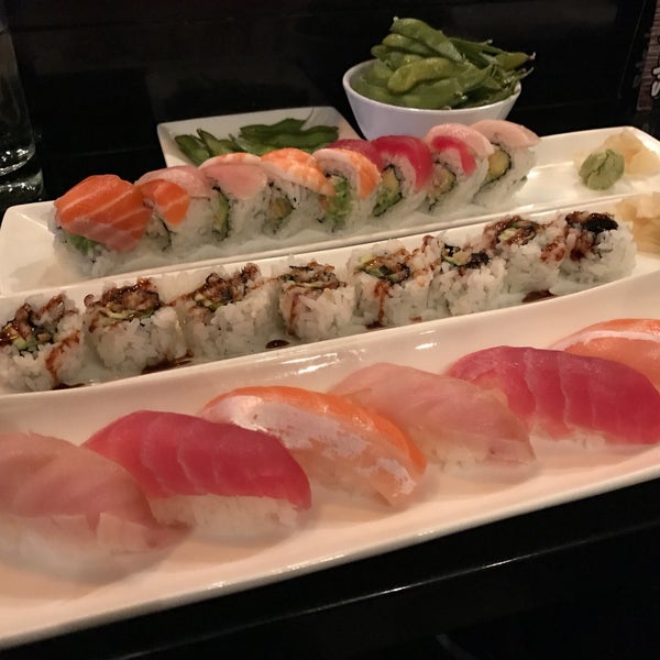 รูปภาพถ่ายที่ Sushi Confidential โดย Andrew F. เมื่อ 1/21/2017