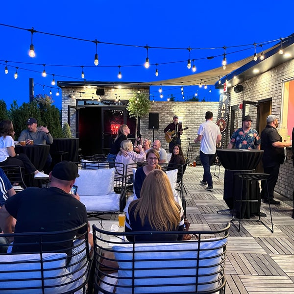 Pat & Bobs Rooftop Lounge Rooftop Bar in Haverford