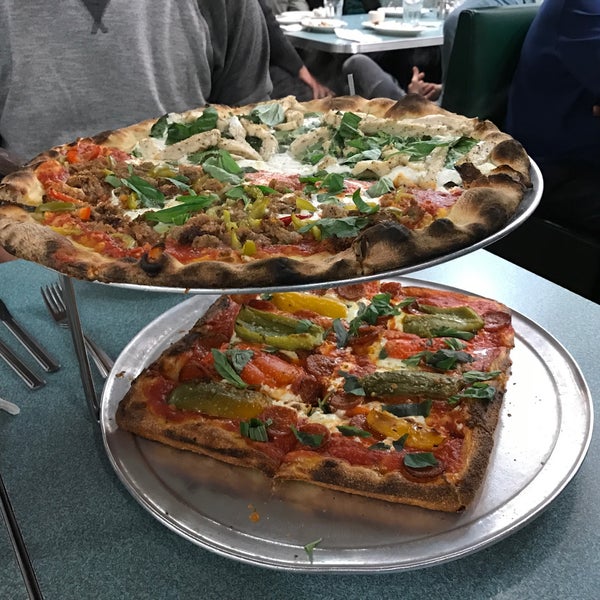 10/25/2016에 Andrew F.님이 Nick&#39;s Pizza에서 찍은 사진