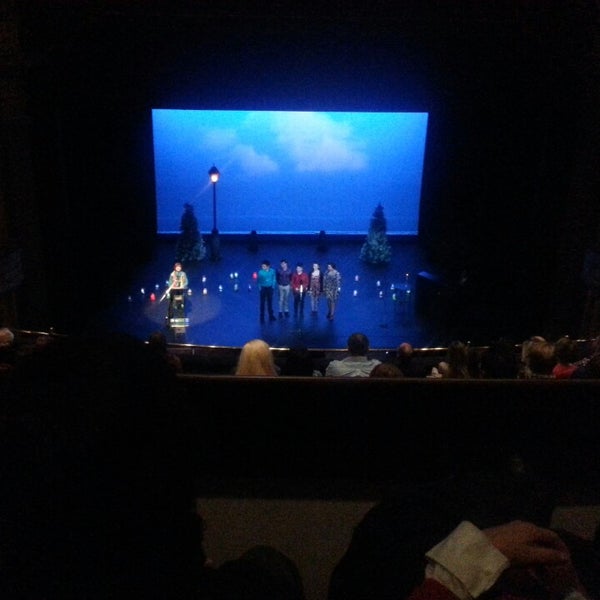 รูปภาพถ่ายที่ The Grand Theatre โดย Amanda S. เมื่อ 3/10/2013