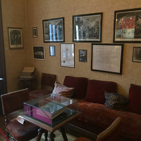 Foto scattata a Sigmund Freud Museum da Ömür İklim D. il 9/7/2018