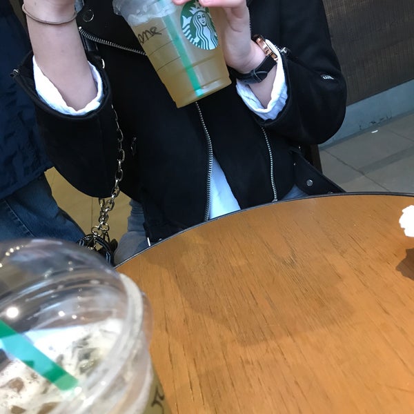 1/31/2018 tarihinde Laurenziyaretçi tarafından Starbucks'de çekilen fotoğraf