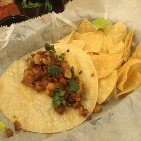 Photo taken at Picante! Fresh Mexican Grill by Vb B. on 2/16/2013