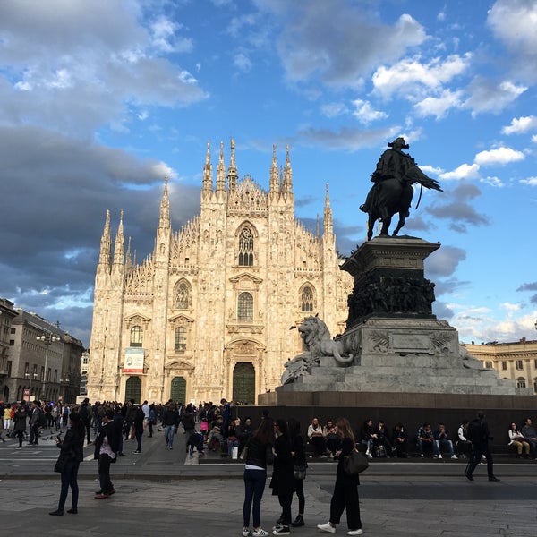 Foto diambil di Duomo di Milano oleh 2rKi pada 4/17/2016