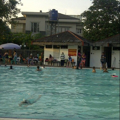 Foto Di Lapangan Tennis Kolam Renang Tirta Mas