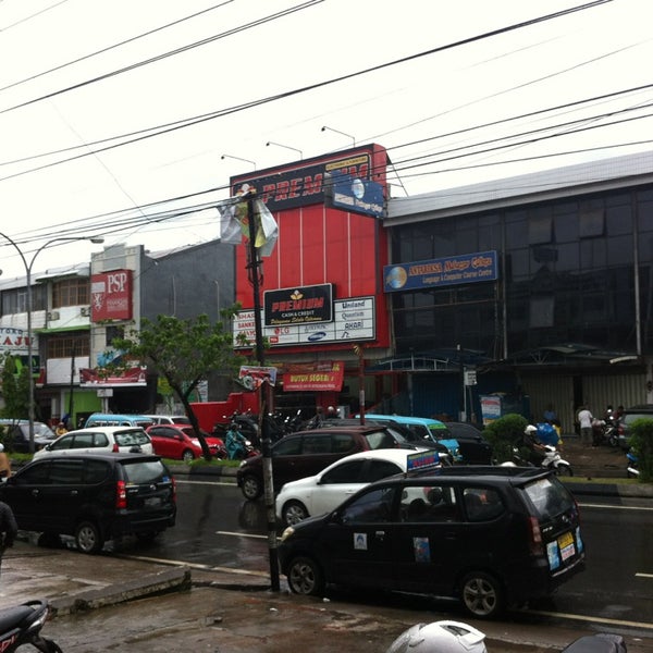 Photo taken at Honda Makassar Indah by Heru s. on 1/2/2013