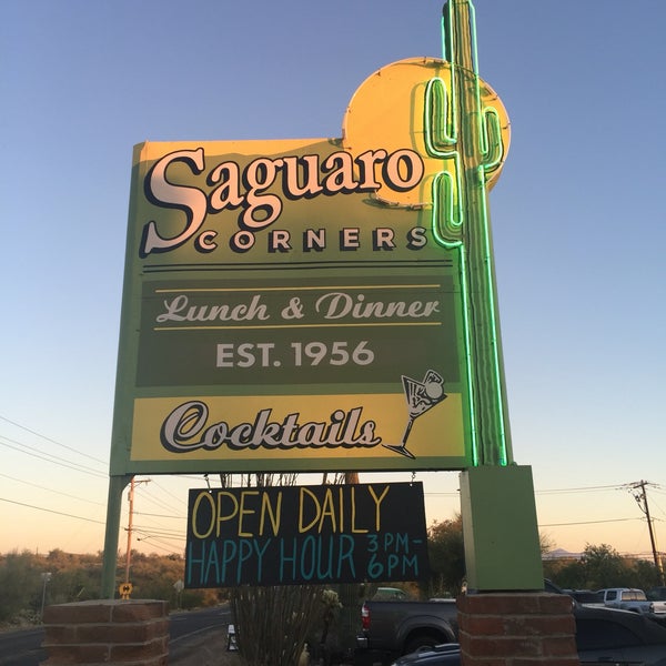 Foto scattata a Saguaro Corners Restaurant &amp; Bar da Carol B. il 6/16/2016