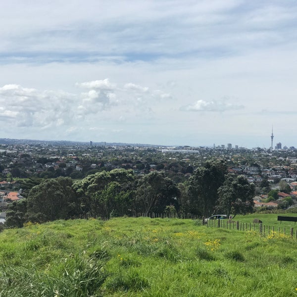 Mount Roskill Summit Scenic Lookout in Mount Roskill