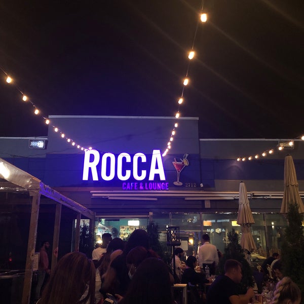 Photo prise au Rocca Cafe &amp; Lounge par Closed🚫 .. le8/14/2020