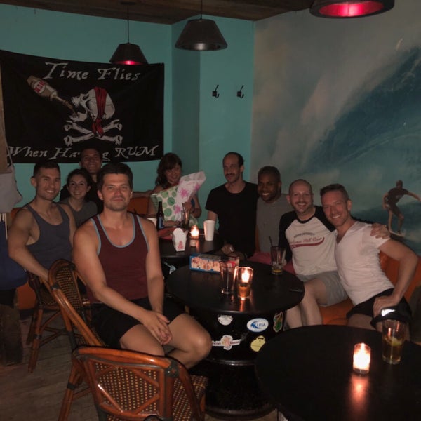 7/3/2018 tarihinde Brad B.ziyaretçi tarafından Réunion Surf Bar'de çekilen fotoğraf