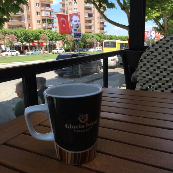 Photo taken at Gloria Jean&#39;s Coffees by Behıce s. on 5/20/2016