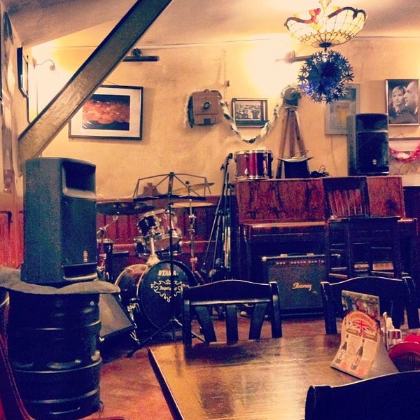 1/19/2013 tarihinde Serj G.ziyaretçi tarafından Sepia Pub'de çekilen fotoğraf