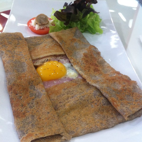 Photo taken at Breizh Crepes by Thammaporn P. on 7/20/2013