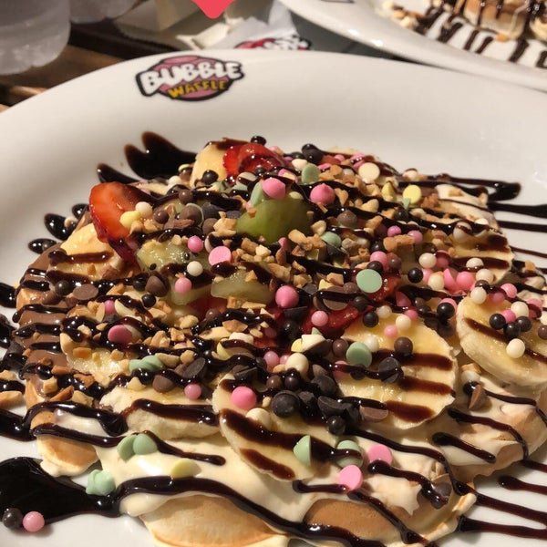 Photo taken at Bubble Waffle by Aahha A. on 9/20/2018