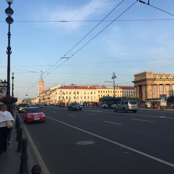 Foto tirada no(a) Nevsky Prospect por Hayk G. em 7/16/2015