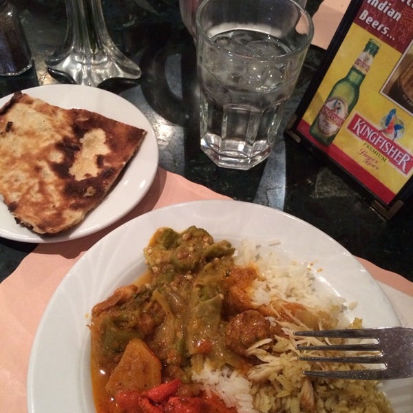 Foto tirada no(a) New Delhi Indian Restaurant por Pablo V. em 11/3/2013
