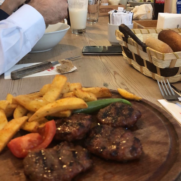 Photo taken at Ora&#39; Steak &amp; Burgers by Can on 4/12/2018
