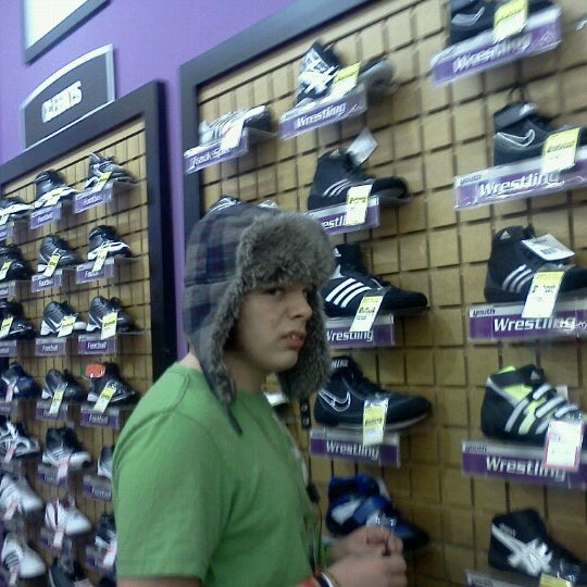 dunham's sports wrestling shoes