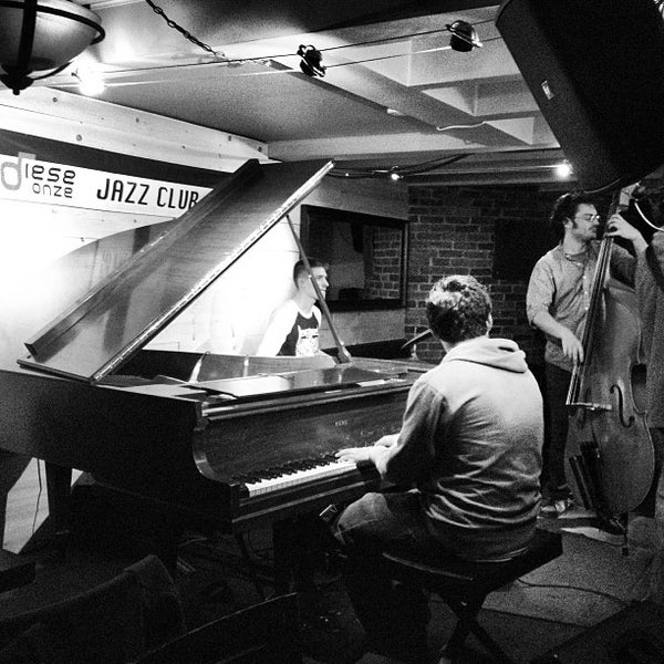 Ресторан Blanc джаз. Godin Montreal Jazz. Paul Whitehouse Jazzclub. Jazz de Montreal 1992 poster.