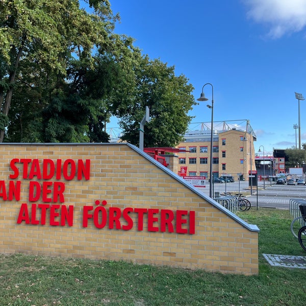 Foto tirada no(a) Stadion An der Alten Försterei por David B. em 9/24/2023