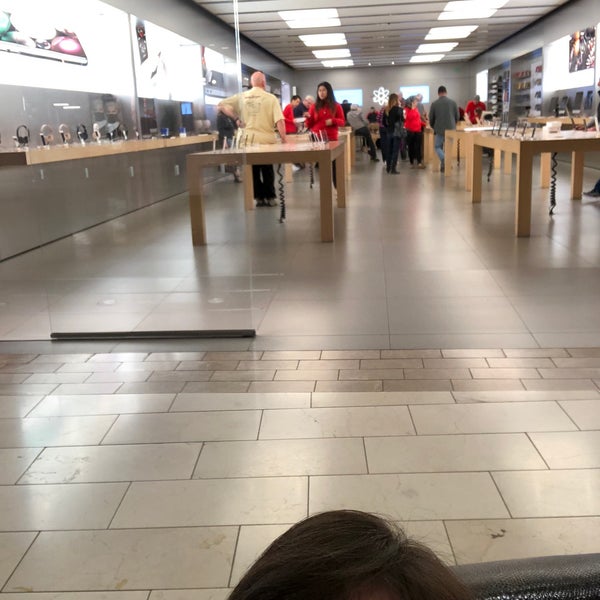 Apple North County Electronics Store in Escondido