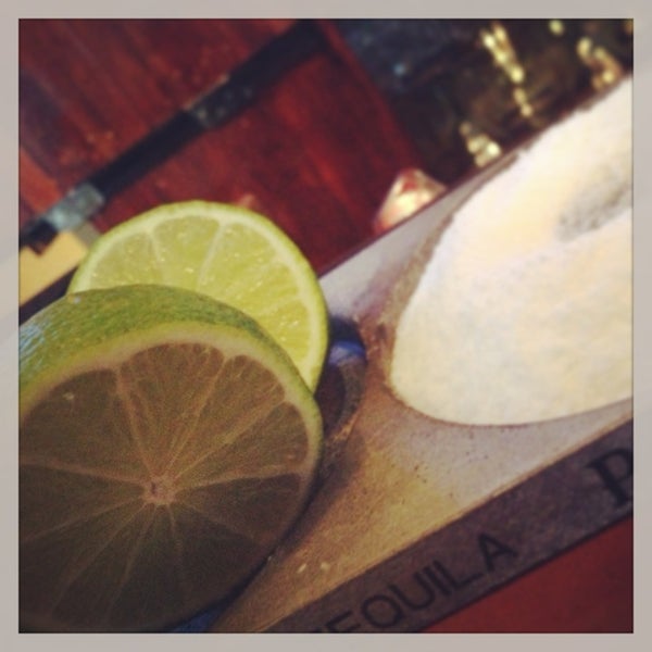 2/16/2013 tarihinde Meesh O.ziyaretçi tarafından CABO Tequila Bar.'de çekilen fotoğraf