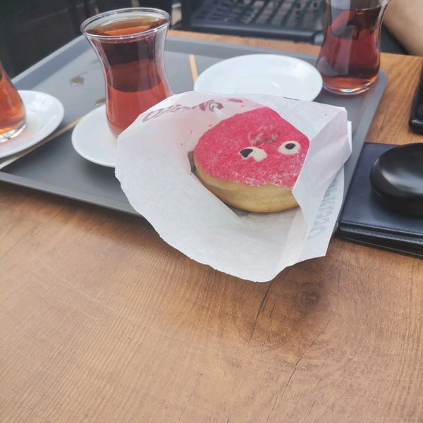 Foto tirada no(a) DOSPRESSO Bombty Coffee &amp; Donut por Ziya em 5/18/2022