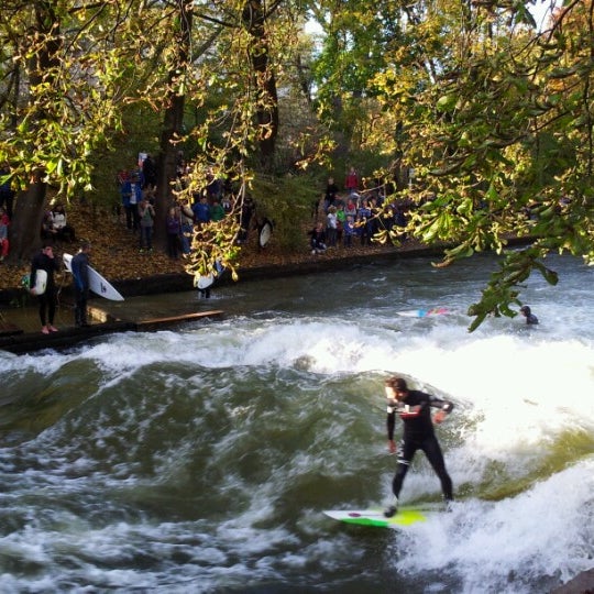Eisbachwelle Surf Spot in Englischer Garten Süd