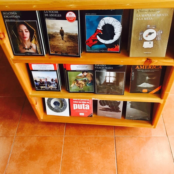 10/14/2016にJorge P.がLaLiLu - Librería y Caféで撮った写真