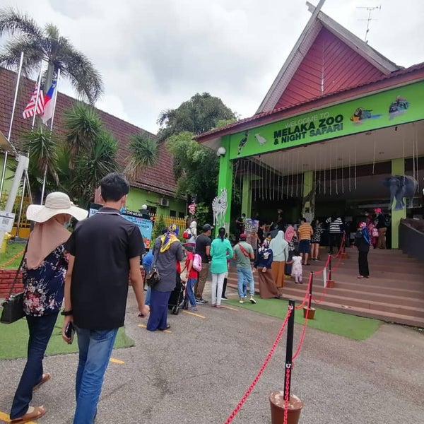 Photo taken at Zoo Melaka by Syaffiq I. on 3/24/2022