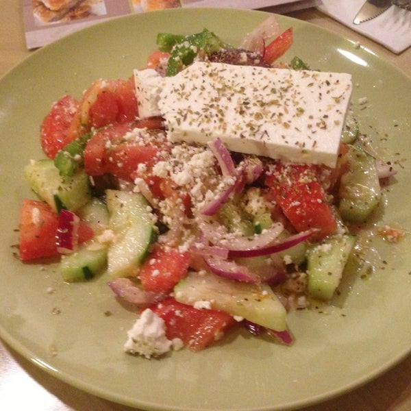 Снимок сделан в Souvlaki Greek Cuisine пользователем Elaine D. 12/9/2013