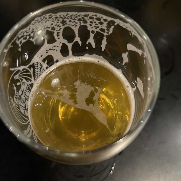 2/12/2022 tarihinde Patrick M.ziyaretçi tarafından Three Sheets Craft Beer Bar'de çekilen fotoğraf