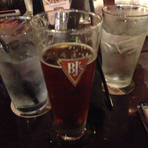 Photo taken at BJ&#39;s Restaurant &amp; Brewhouse by Jeff P. on 4/14/2013