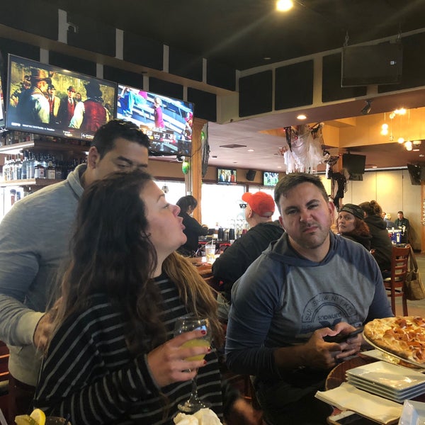 Das Foto wurde bei River Rock Restaurant &amp; Marina Bar von Lizzy P. am 10/27/2018 aufgenommen