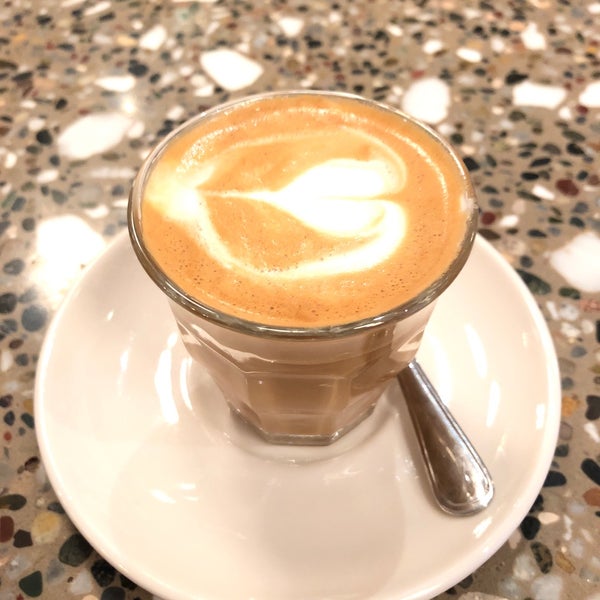 รูปภาพถ่ายที่ Caffe Marchio โดย Lizzy P. เมื่อ 2/18/2018