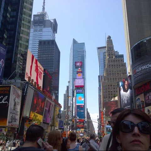 Снимок сделан в Broadway @ Times Square Hotel пользователем Adriana S. 6/2/2013