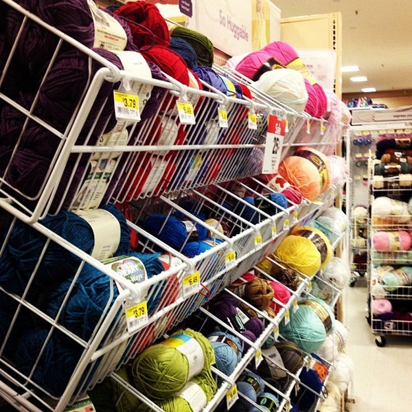 JOANN Fabrics and Crafts Torrance'de Kumaşçı