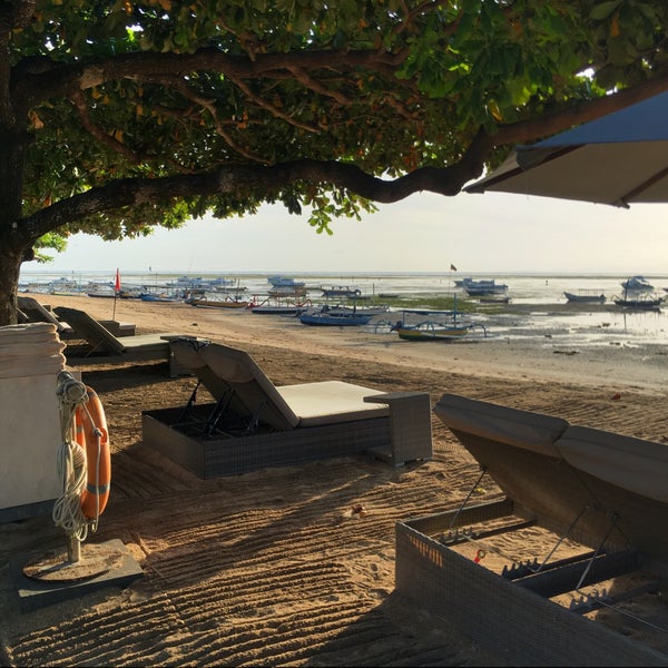 รูปภาพถ่ายที่ Fairmont Sanur Beach Bali โดย Mark W. เมื่อ 2/17/2018