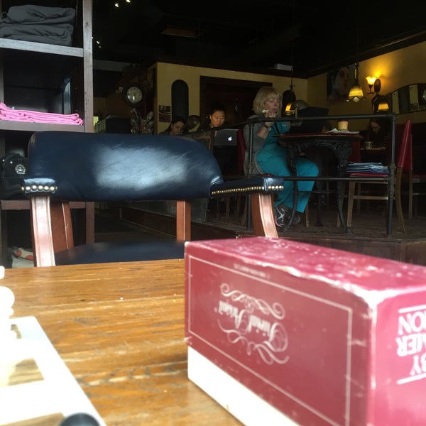 3/24/2016에 Oscar B.님이 Nervous Dog Coffee Bar &amp; Roaster에서 찍은 사진