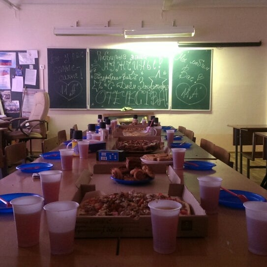 Директор 588 школы колпино. Школа 588 выпускники школы. 588 школа колпино учителя. Школа 588 москва. Школа 588 москва учителя.