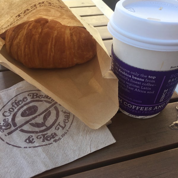 Photo taken at The Coffee Bean &amp; Tea Leaf by James L. on 9/16/2015