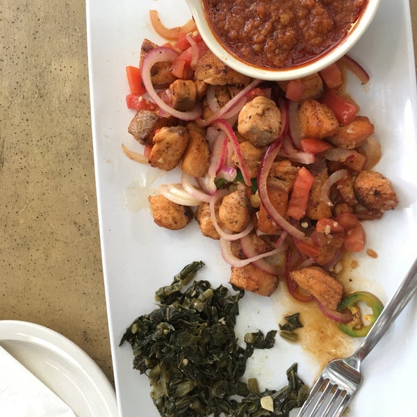 Foto diambil di Desta Ethiopian Kitchen oleh Mary L. pada 8/7/2017