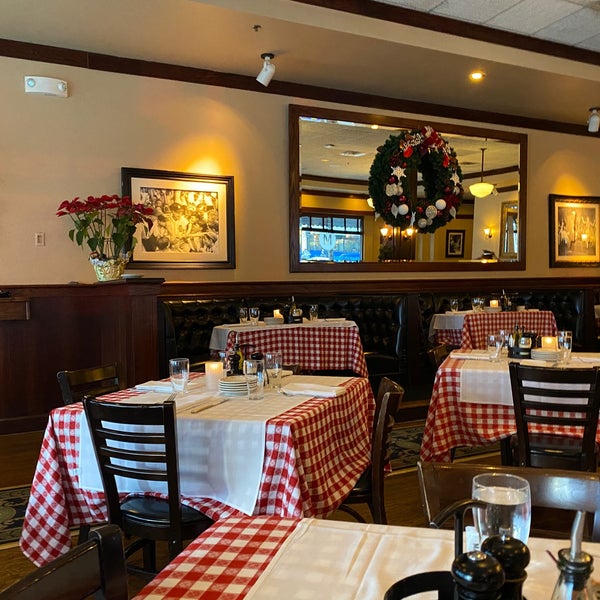 Photo taken at Maggiano&#39;s Little Italy by Ed A. on 12/31/2019